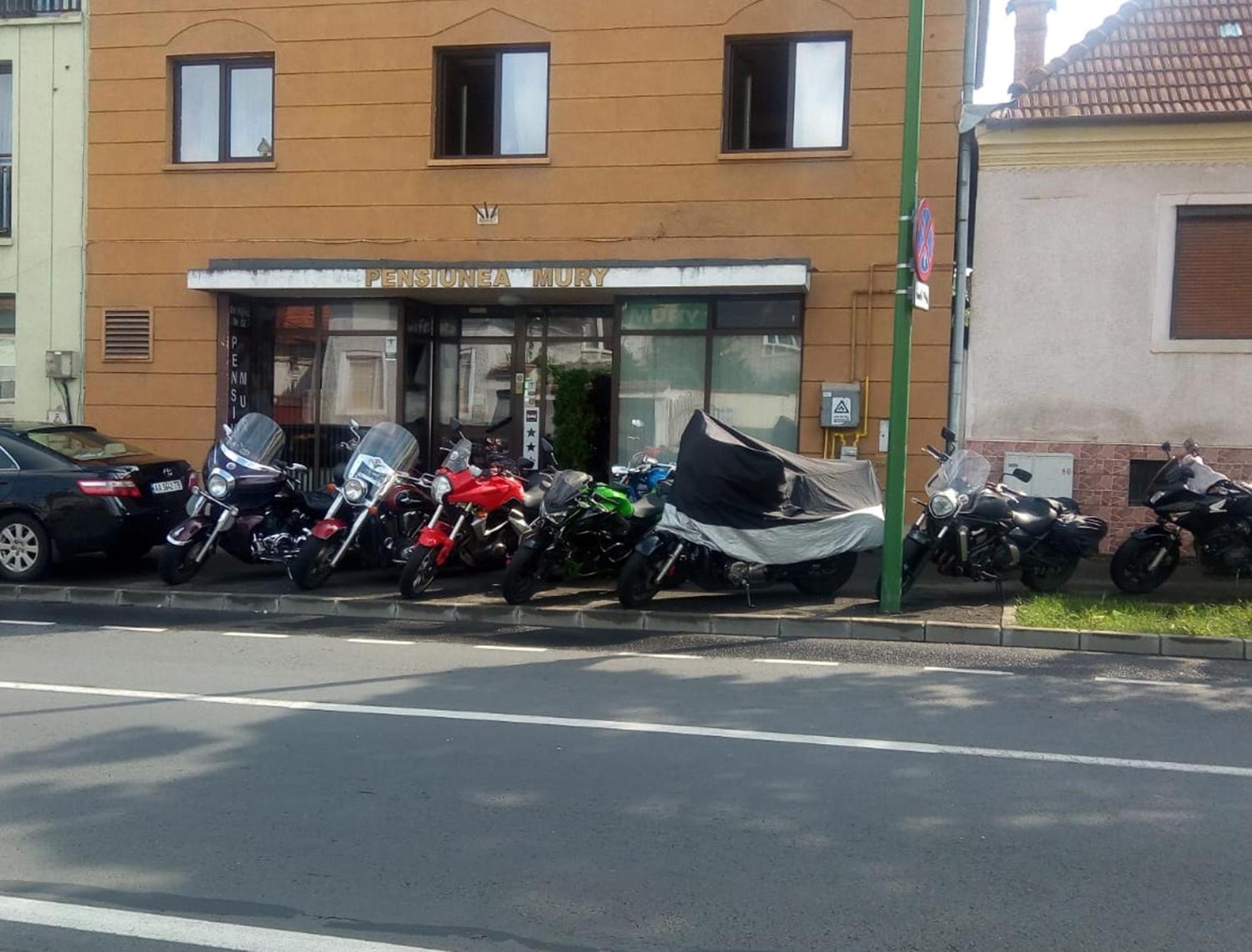 Pensiunea Mury Braşov Esterno foto